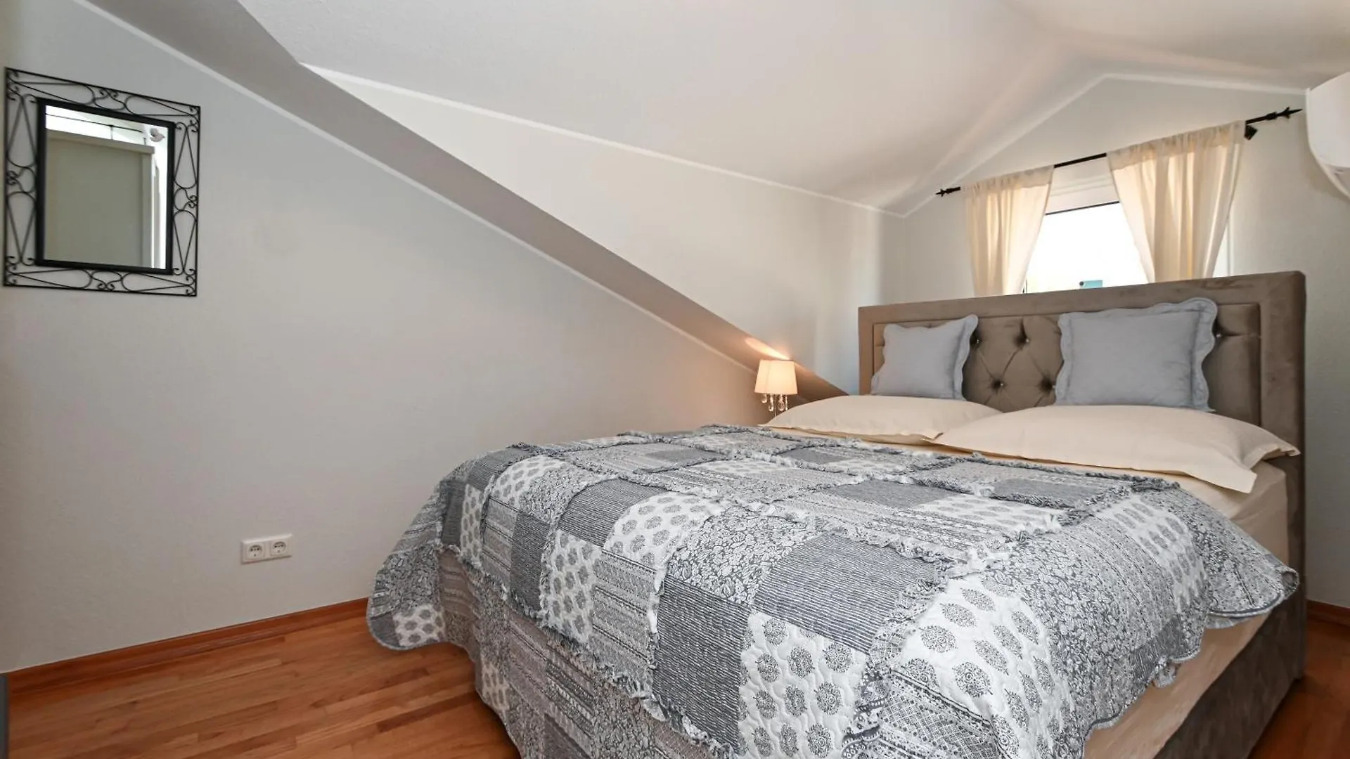 Apartments Wisibada Trogir 0*,