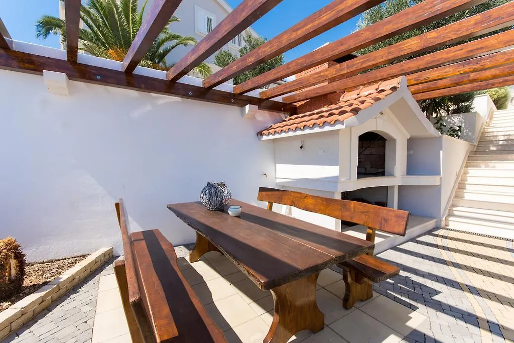 Apartments Wisibada Trogir 0*,